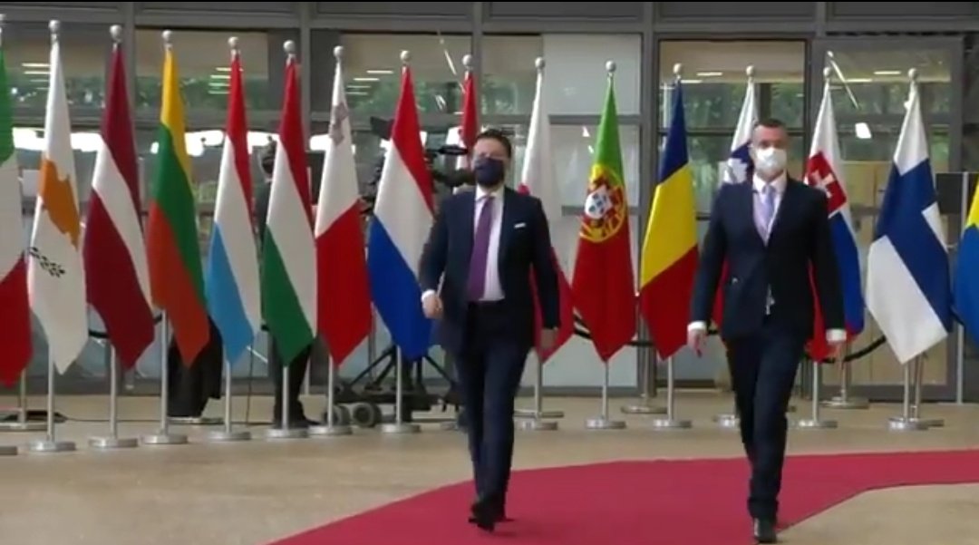 MinistroEconom1's tweet photo. Questa volta non si potrà dire che nelle trattative con l'Europa all'Italia siano mancati i coglioni. https://t.co/dnaWTSUGG5