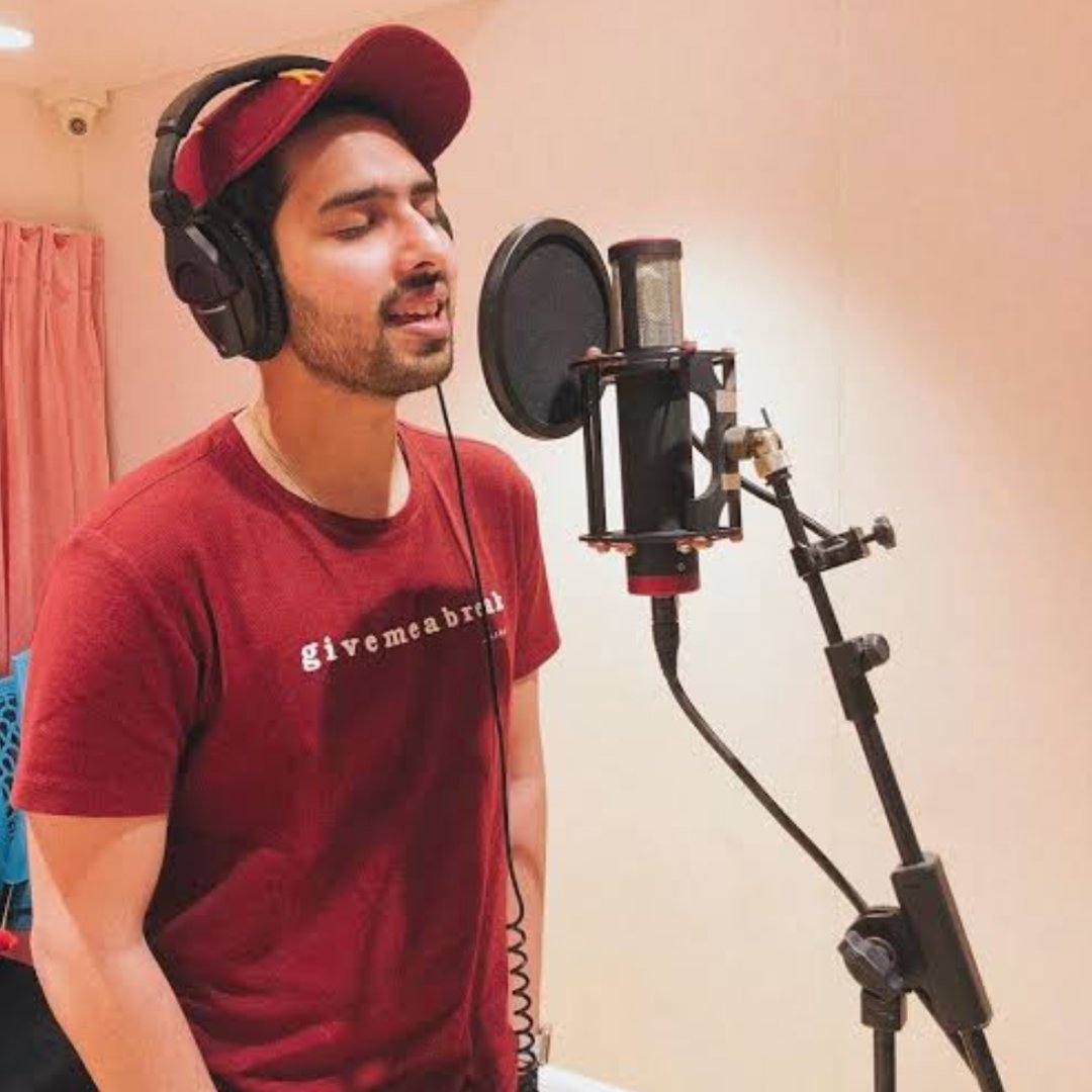  wishing a very very happy birthday Armaan malik .
very sweet voice singer. 