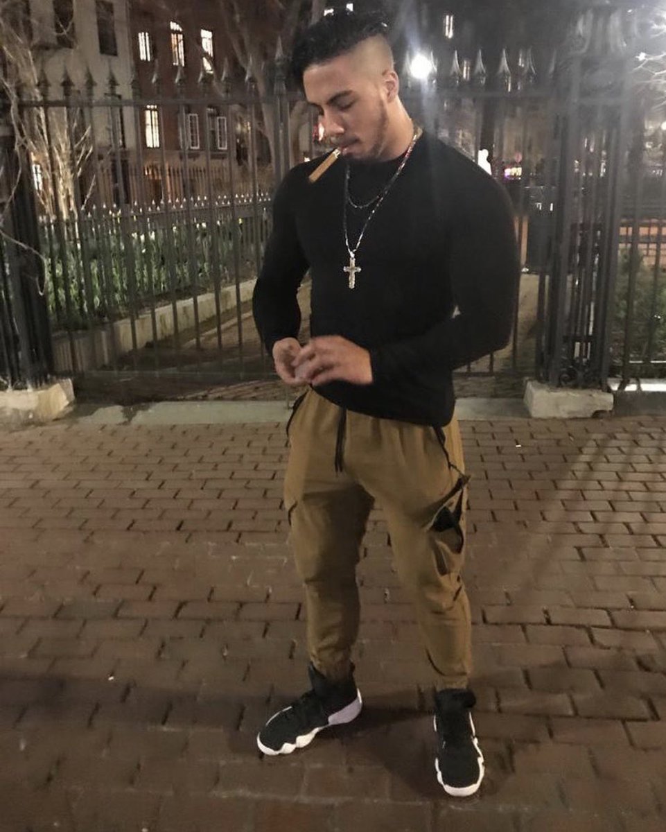 HotLatinoBaits's tweet photo. Meet Brandon, Dominican bodybuilder. Very aggressive alpha man who loves talking dirty and loves to creampie a nice tight pussy. Dm me for his set. Taking requests venmohelp14@gmail.com #strightbaits #baited #straight #dominican #muscles #porn #gay #uncut https://t.co/N0CEXPKv4d