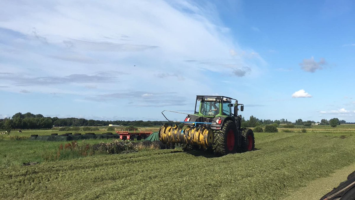 lwknds's tweet photo. Heute wird im Landwirtschaftlichen Bildungszentrum Echem bei bestem Wetter der dritte Schnitt gemacht. 🌞🚜
Unsere Tipps zur Grassilage findet ihr übrigens hier: https://t.co/LZ9uYk1WEX
#Grasernte #LBZ https://t.co/SRl8P13ivg