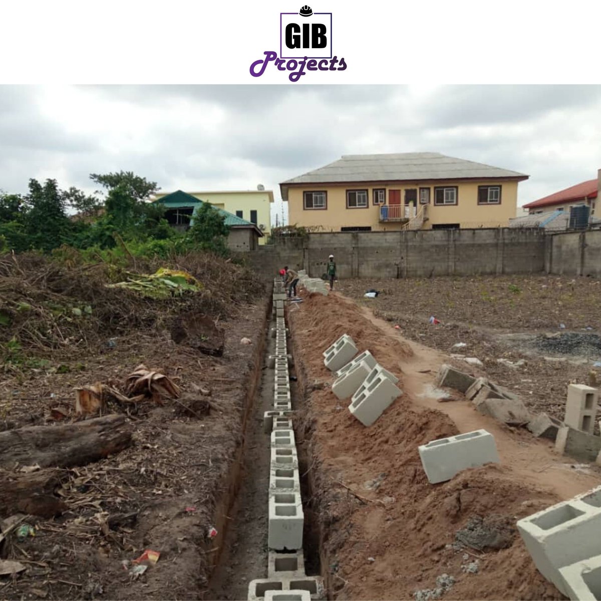 gibprojects's tweet image. Scope: 36m Fence with 2 Stores &amp;amp; Toilet; Installation of Gates &amp;amp; Construction of Culvert
Current Stage: Fence built to a temporary height of 2.5m; Stores almost at ground floor level.
Duration: 10 Days
CONTACT US NOW to secure your land with fence &amp;amp; gate at AFFORDABLE PRICES.