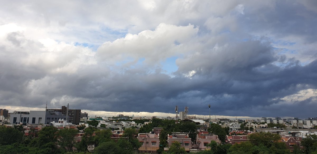 abhijit9099's tweet photo. So closee to; earth 🌧 https://t.co/Sx7GY9aHmw