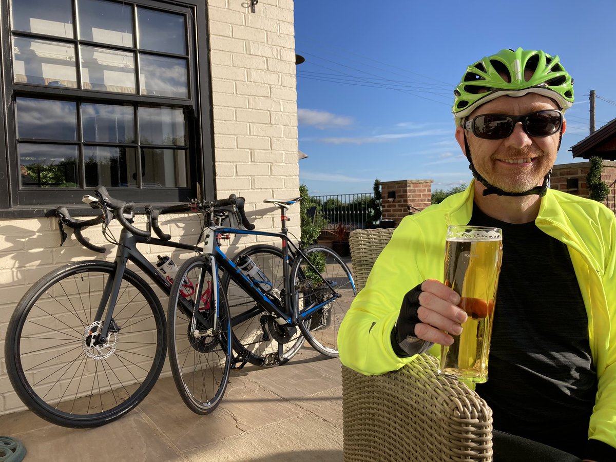 📷 <a href="/ajdc123/">allison darling</a>  | #cycling 🚴 + #coffee 🍵 + #cake 🍰 = #cappuccinorides

"Brian is out on his bike for what we reckon is the first time this year! Currently being rewarded with a mid-ride beer and chips 
<a href="/BlueBellArkend/">The Blue Bell</a>  "