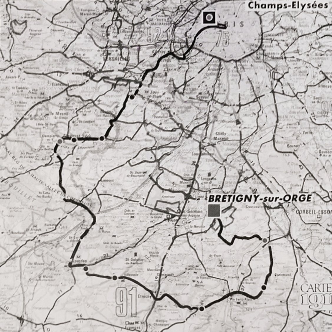 OlivPerrier's tweet photo. Dimanche 22 juillet 1990, 21e étape Bretigny-sur-Orge - París-Champs-Élysées 182,5 km. A noter 7 côtes de 4e catégorie, notamment en vallée de chevreuse, pour animer le début d'étape où traditionnellement le peloton musarde et se livre à des facéties #TDF90 https://t.co/BsqSYPyIqS