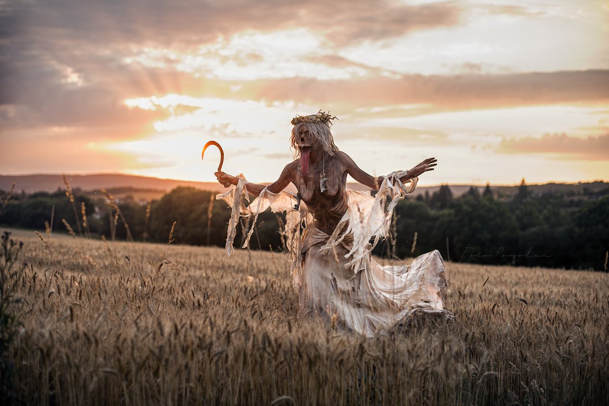 kaywinnith_'s tweet photo. I just have to show you the result of our shooting with @ghaicosplay ♥️
Her noonwraith captured by me 👇
Such a great job on this cosplay! 
#noonwraith #Witcher3 #witchercosplay https://t.co/IZqdP6rPZ2