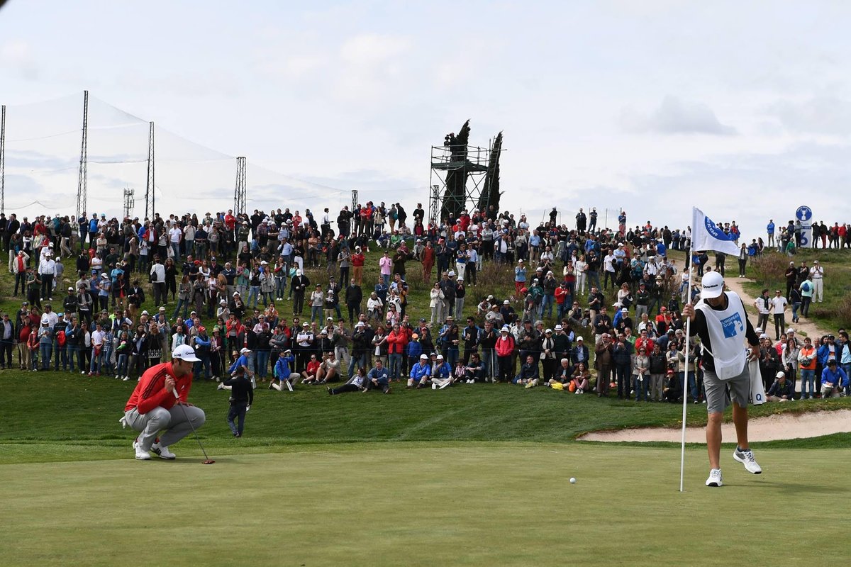 InnomediaEvento's tweet photo. 🔵 EVENTO | OPEN DE GOLF
En este evento en el cual nos encargamos del montaje de medios audiovisuales, el vasco #jonrahm de 25 años ya apuntaba maneras. Actualmente se posiciona como el segundo jugador español en alcanzar la cima de su deporte.🏌️♂️🥇
#opendegolf #sportsevents https://t.co/NXBtdXPlr9