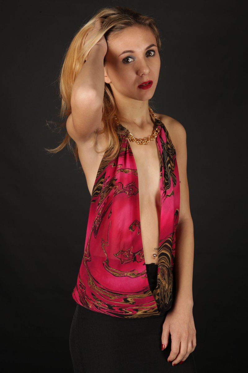 Even_Fashion's tweet photo. Deux points démarquent la robe Myosotis!
1 : son dos nu sensuel
2 : son design exceptionnel
https://t.co/4gBepDGX0d
#modealternative #bodypositive #createurfrancais #nouvellecollection #fabriquéàparis #été #boutiqueenligne #vente #prêtàporter #soleil #slowfashion #upcycling https://t.co/2OaBSWIu8R