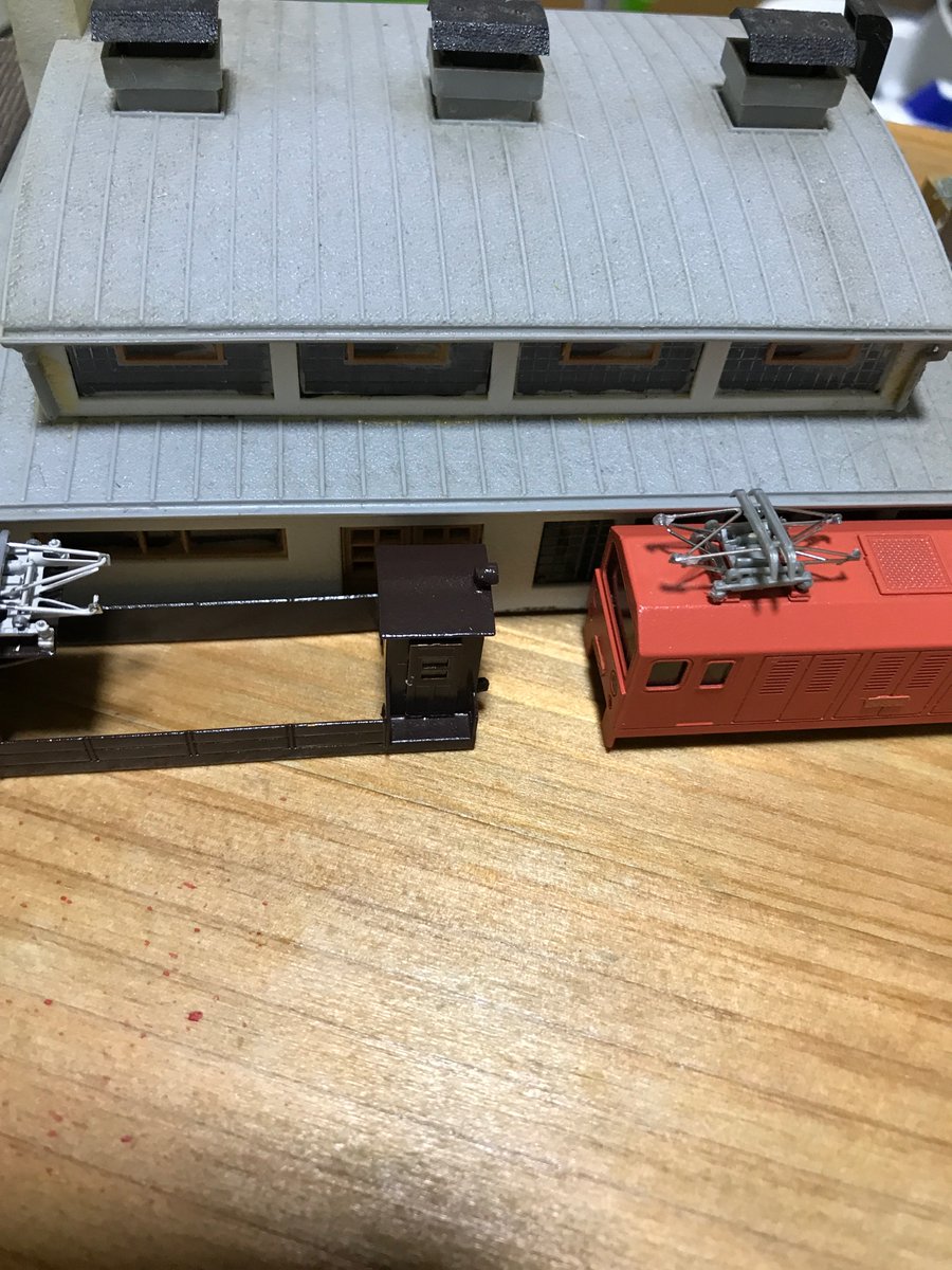 BEAMS20471120's tweet photo. 到着かなり作りがいい！いい買い物だった。工場に放置されたデトとED351
#ジオラマ
#デト
#ED351 https://t.co/40KUQwA44j