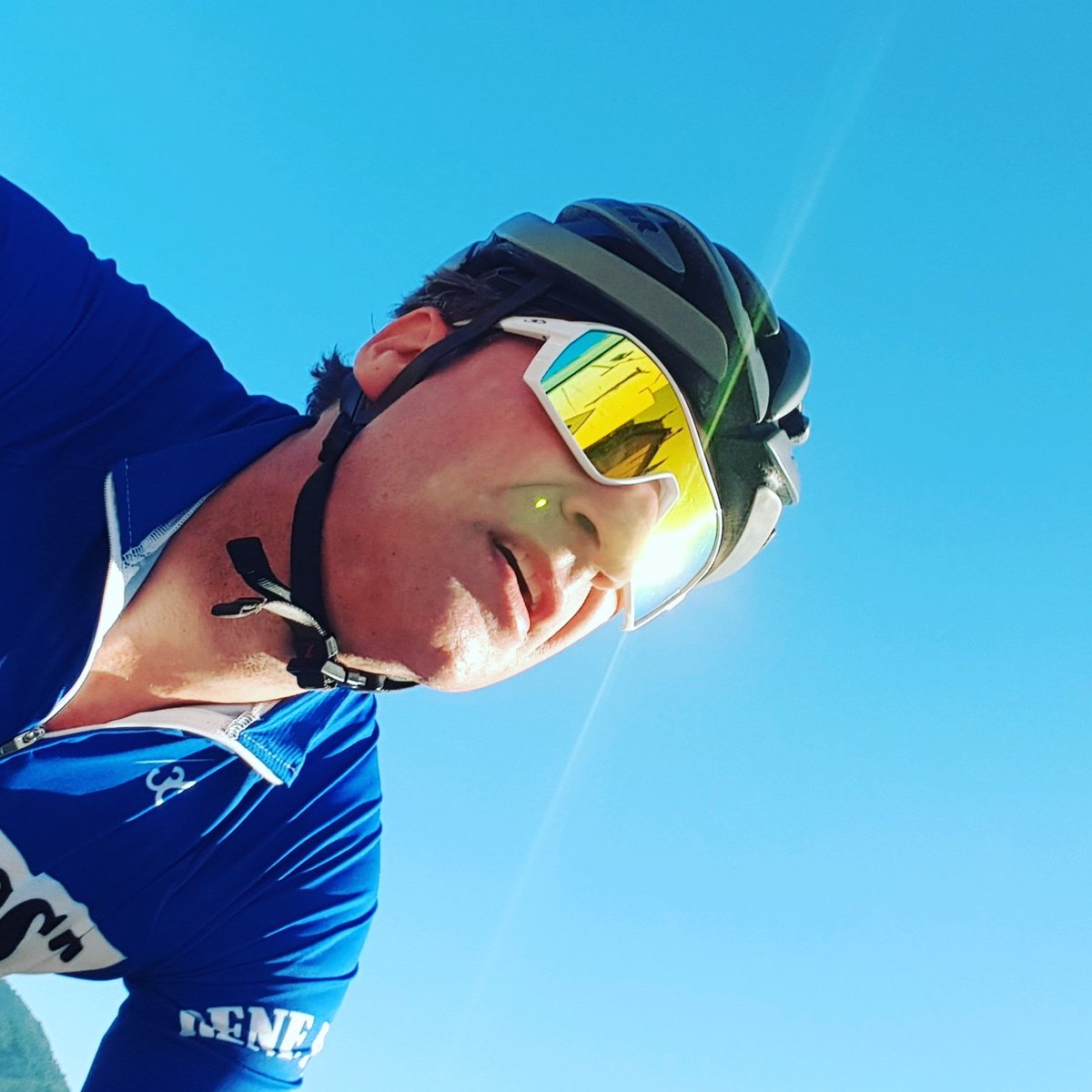 RenePost's tweet image. Sunny bike ride met mijn nieuwe topbril van @36cycling