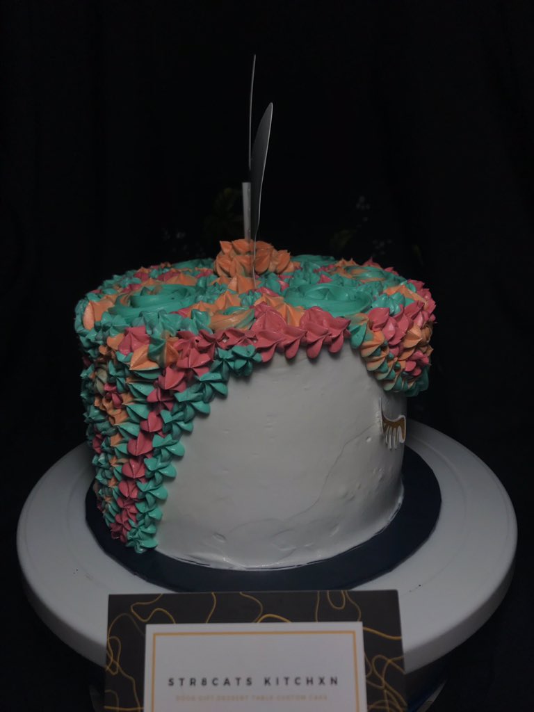 str8cats's tweet photo. 6INCH CHOCOLATE INDULGENCE
UNICORN CAKE ๐ฆ
.
4layers choc cake wth
Chocolate ganache &
Cream cheese
.
#johorbahru #jbfoodporn #jbfood #pastry #unicorn #unicorncake #foodporn #foodie https://t.co/OQTmtJBJMj