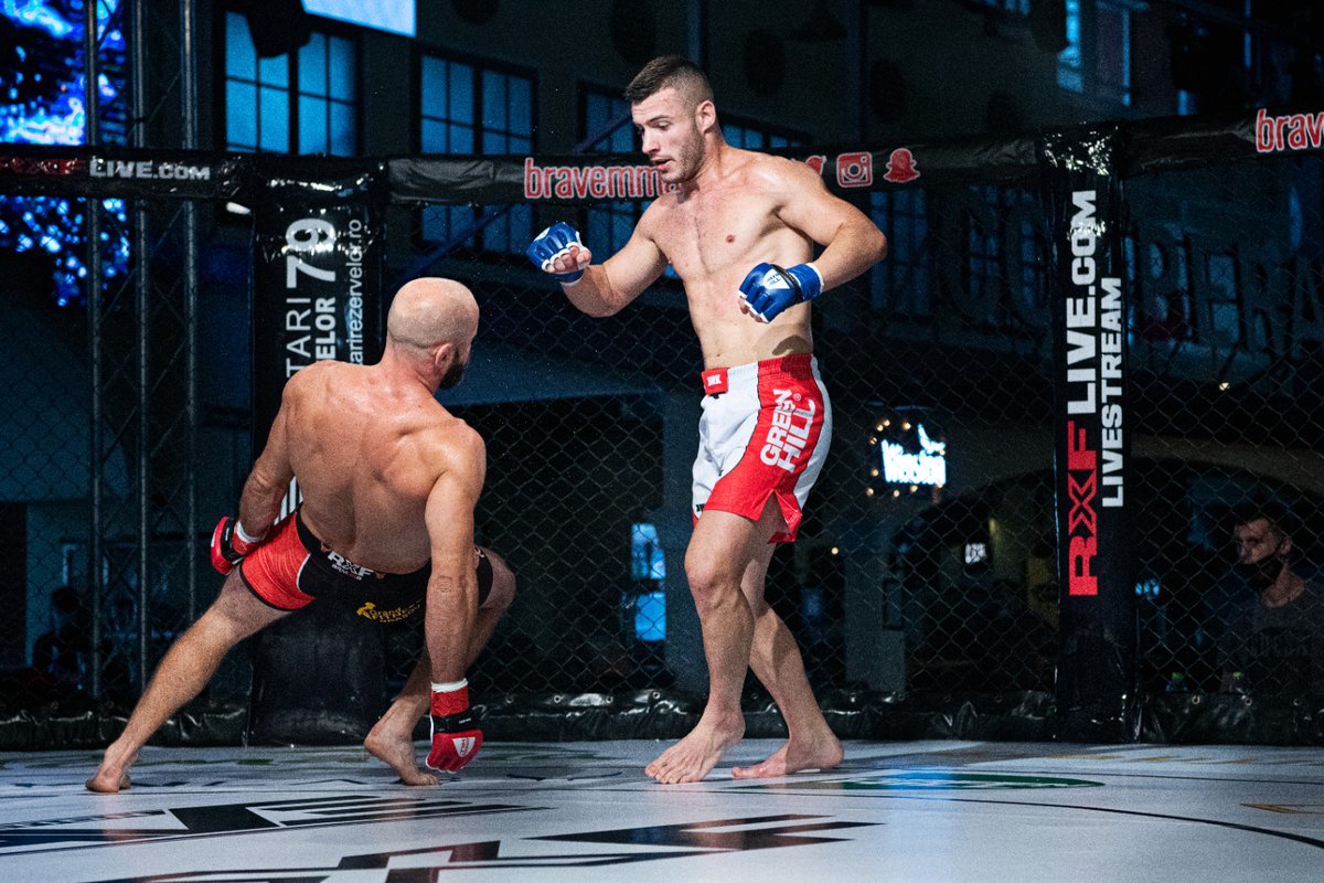bravemmaf's tweet photo. Pick your favorite moment? 🔥💥
.
#BRAVECF35🇷🇴 https://t.co/KXKAIJqIX1