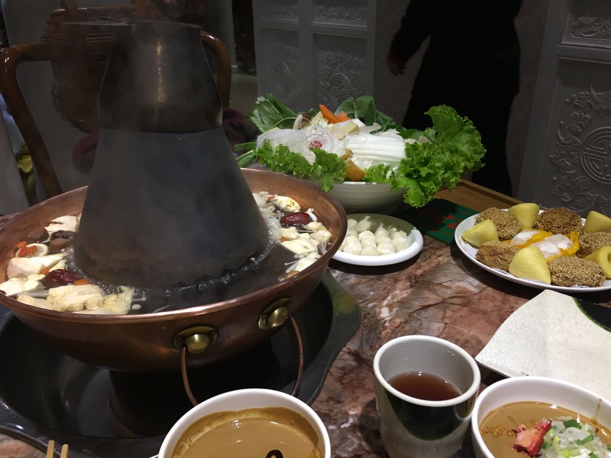 北京語言大学東京校 Pa Twitter 今回の大学ブログは 北京現地人のソウルフードと呼ばれる 老北京涮羊肉 を紹介したいと思います ちなみに 老舗である 東来順 が北京語言大学東京校所在の池袋エリアにできたそうですね T Co Sz3lnocufu 北京語言大学