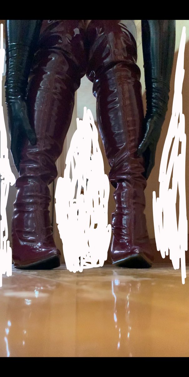 lovebootboy's tweet photo. 漆皮長靴+漆皮手套+肛塞=爽
#漆皮 #長靴 #戀靴癖 #戀靴 https://t.co/oCbSXNftWV