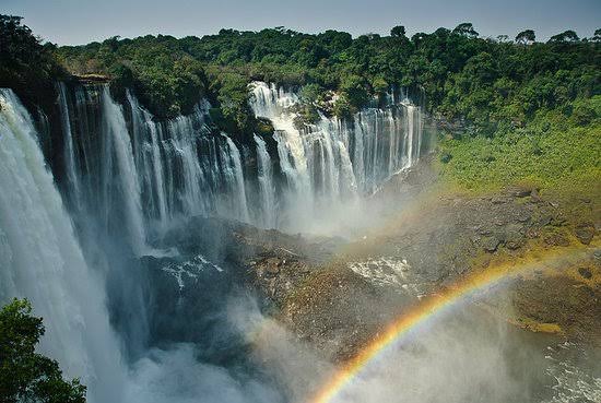 africanindex_'s tweet photo. ๐ฆ๐ด Kalandula falls is a collection of waterfalls in the northeastern part of #Angola in the Province of Malanje. The #Lucala river is the source of these breathtakingly beautiful falls.
The water then plummets down the cliff 105 meters to the water below. https://t.co/tufJ4U2aRg