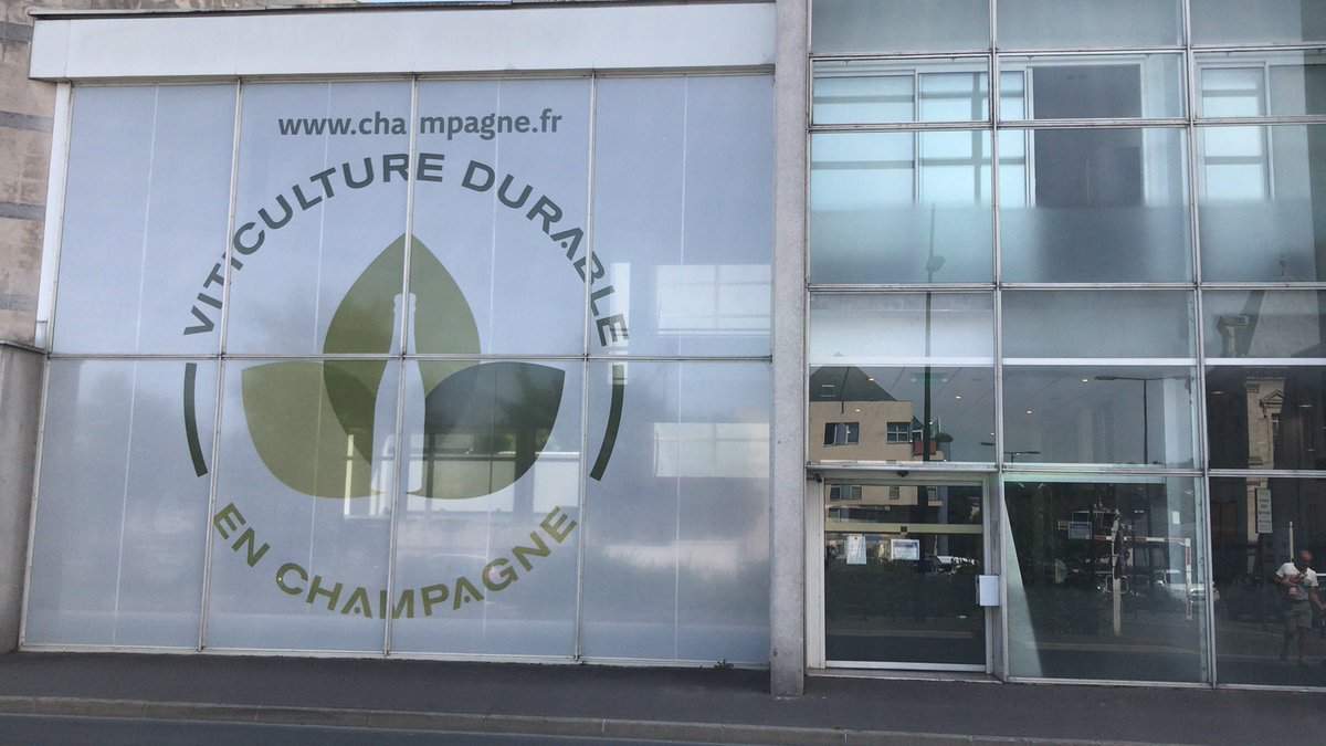 Flo_Morl's tweet photo. Pas d’accord trouvé au sein du Comité Champagne concernant le rendement des vendanges 2020. Une décision sera prise ultérieurement. @France3CA #coronavirus #champagne https://t.co/YRNVdpFrwv