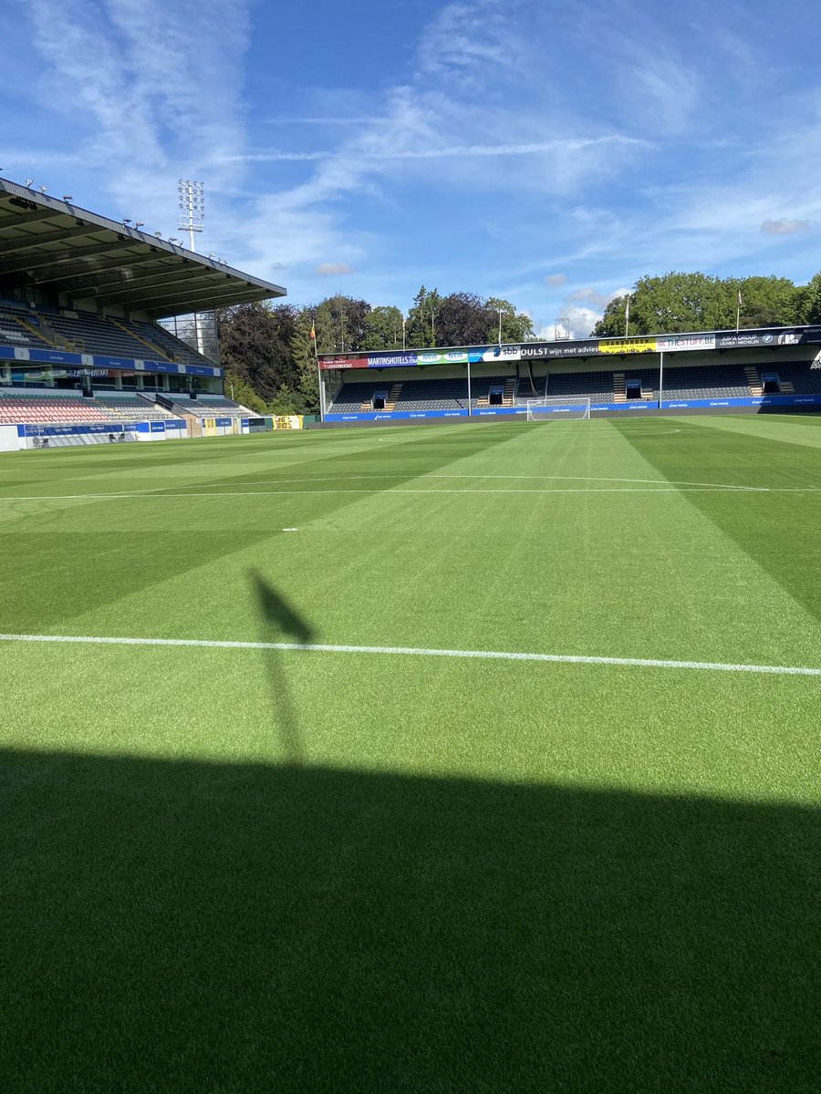 lukeRussell1992's tweet photo. Here we go finally some football !! Nice prepping for a game this morning for the first time in a while ππ»ππ» #ohl #Belgium #footballgroundsman #bonki https://t.co/uCjrtqE1pH