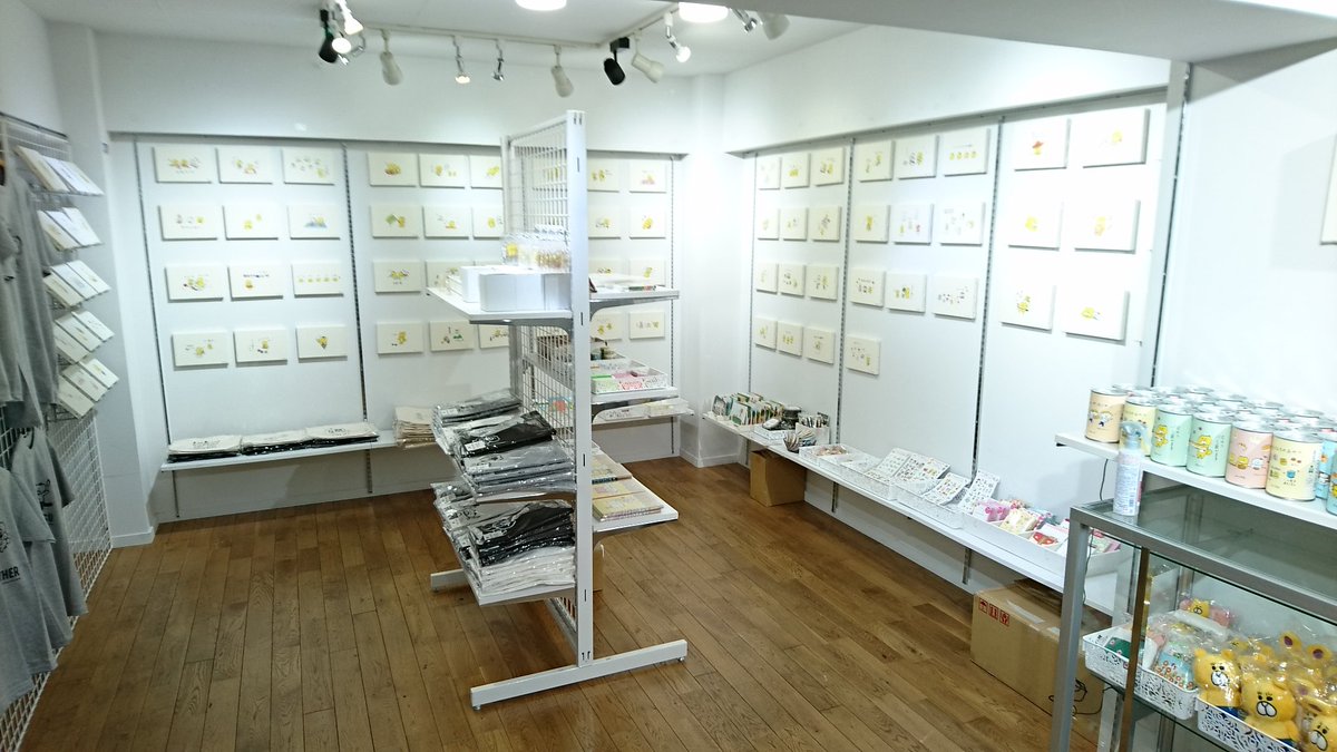 株式会社acg Acg Labo 今井杏個展 くまいぬ といろいろ生き物展 大体準備完了 壁に飾っている複製原画 キャンバス なんと総数点 今井杏さんのサインとエディションナンバー入りです そしてグッズ新作も山盛り 明日23日12時より 是非お立ち寄り