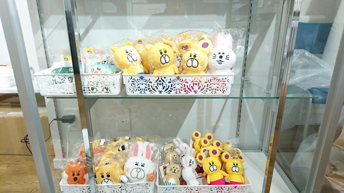 株式会社acg Acg Labo 今井杏個展 くまいぬ といろいろ生き物展 大体準備完了 壁に飾っている複製原画 キャンバス なんと総数点 今井杏さんのサインとエディションナンバー入りです そしてグッズ新作も山盛り 明日23日12時より 是非お立ち寄り