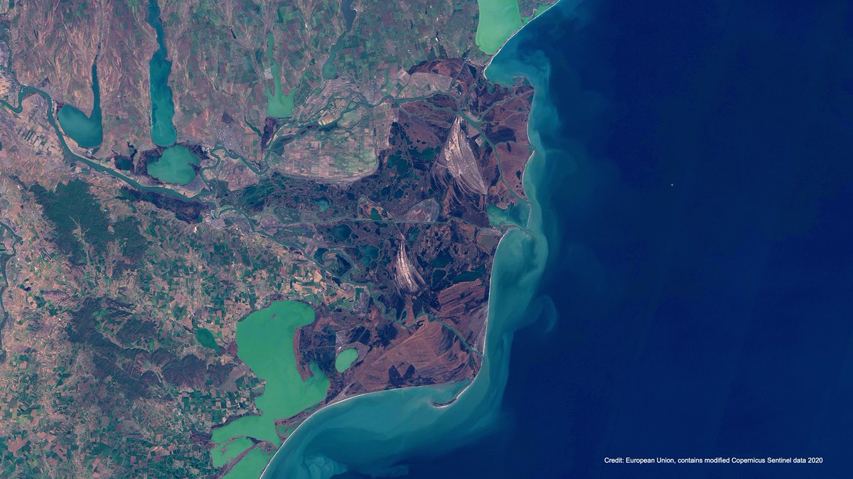 RCERomania's tweet photo. 📸: Satelitul Sentinel-2 🇪🇺 a surprins, recent, Delta Dunării 🇹🇩👇 https://t.co/BIwILe9sPE