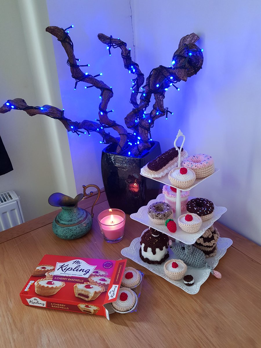 JanetSutton76's tweet photo. Using a 3.5mm crochet hook, and one type of stitch, I crocheted the cakes on the cake stand, and the cherry bakewells - all it takes is time! ❤️ #lovecrochet #crochet #crochetcakes #cherrybakewell @GordosXT https://t.co/sLgE4hSXmU