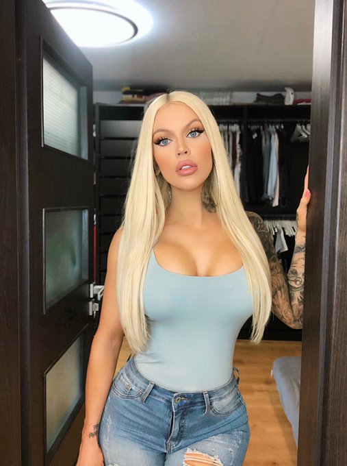 Queen of your Universe 👑 https://t.co/OS90adPboe