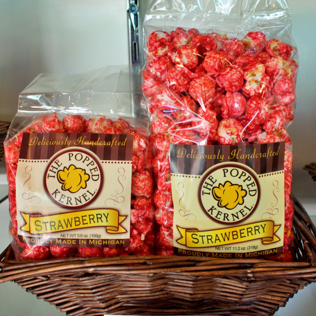 poppedkernel's tweet photo. Who's hungry for some #DeliciouslyHandcrafted Strawberry popcorn? 🍓 🍿 😋  #ThePoppedKernel #NewPolicies #SameDeliciouslyHandcraftedPopcorn https://t.co/pndDhyCt7U