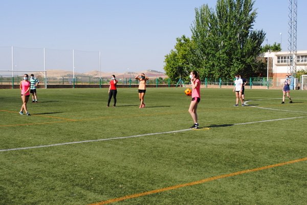 AytoValdepenas's tweet photo. 👱‍♂️#Valdepeñas forma a jóvenes como monitores de actividades juveniles y lanza segundo curso.
✅ Se mejora la empleabilidad de los jóvenes en ludotecas, ayuntamientos y bibliotecas. 

ℹ️+INFO👉https://t.co/YAgiuUHmPF @ValdeJoven https://t.co/qIPWYC4XjD