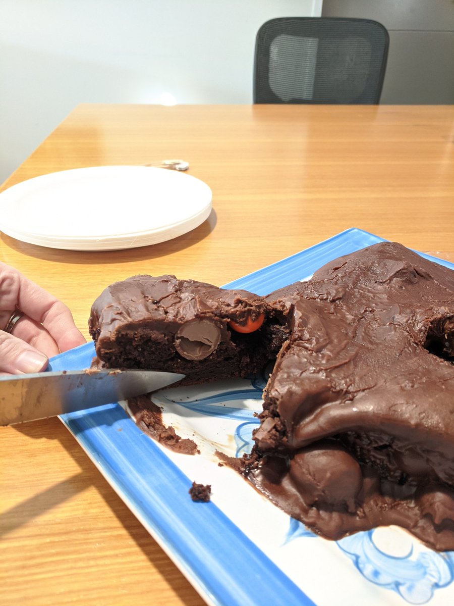 DrSaramide's tweet photo. When your friend @aseycegan has a birthday and you make a NASH cake. #labnerds #mupUpa ,π©πΌβπ¬π©βπ¬ππ @FebbraioMark https://t.co/QpYt9ddX1Q