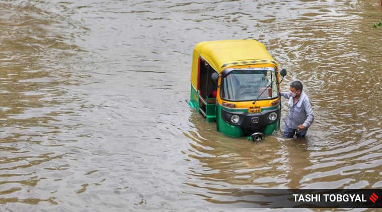 ieDelhi's tweet photo. #DelhiRains caused waterlogging on several roads today. 

#Expressphotos by @tashitobgyal https://t.co/Tn0qLqQHbH