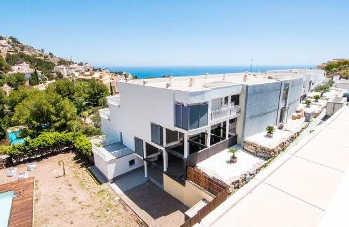 simaexpo's tweet photo. Los expositores de #SIMAHomeEdition siguen actualizando su oferta residencial. Aquí te dejamos dos novedades recién llegadas a nuestra web de @basicohomes y @Habitat_Inmo 

https://t.co/oBI6OfhrN8 https://t.co/UqRG77wh0U https://t.co/lFsDIjezEv