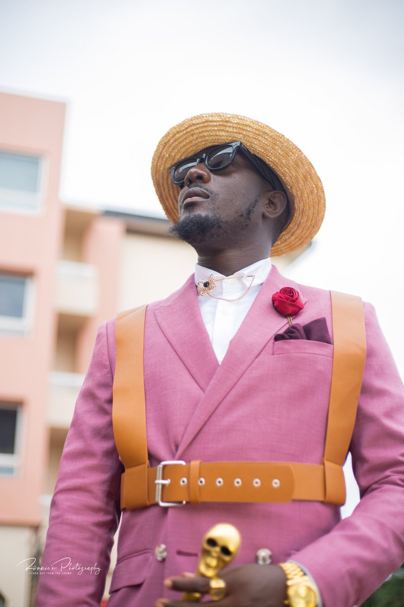 The art of photography and fashion definitely compliment each other 👌🏾
Here's the classic man — portrayed by Mumini Fashion and captured by Ronnie's Photography.
#fashionphotography https://t.co/9qQ3rNb1GI