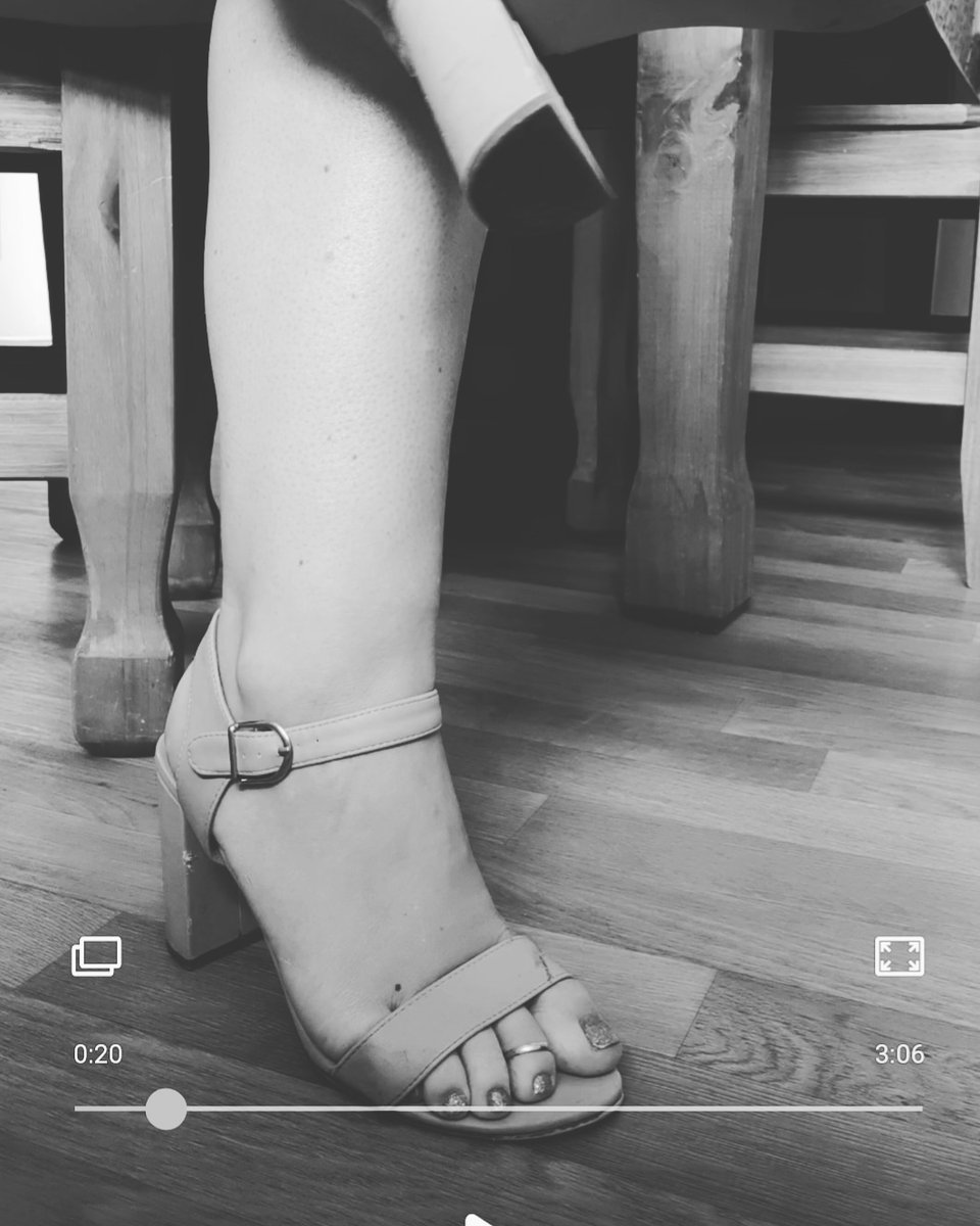 MaddamSole's tweet photo. 🎵Any Christian Grey fans out there want to purchase a 3minute video?🎵  Dm me 💋👅
#Feetfettish #heels #solesworship #ChristianGrey https://t.co/h07Q6Od0qW