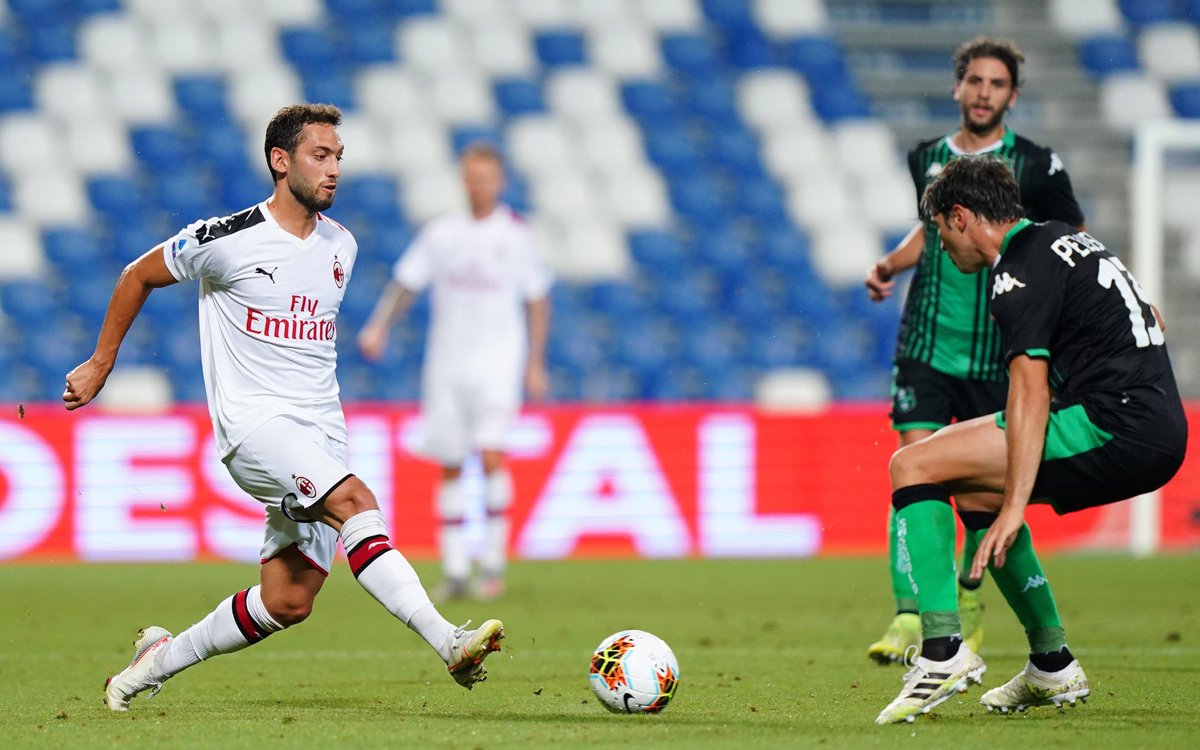 acmilandata's tweet photo. Hakan Calhanoglu since the resumption of Serie A...

☑️ 9 games
⚽️ 4 goals
🤝 7 assists
👀 24 chances created
🥅 4 big chances created
🎯 87% pass completion

🔥🔴⚫️ https://t.co/mQlO7udzjN