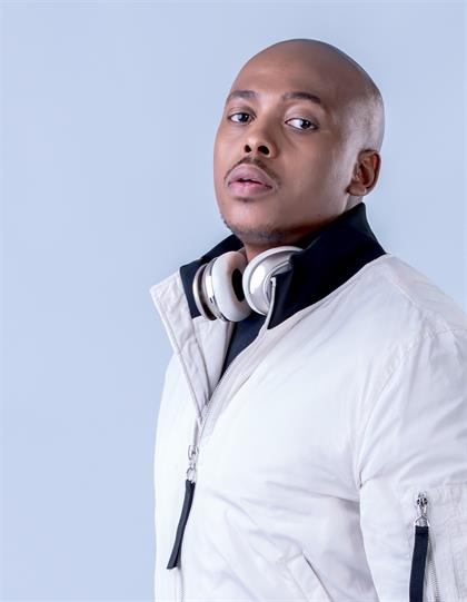 inanda884fm's tweet photo. On Air playing: @mobidixon & @NaakMusiQ ft #Nichume & @Blomzit_Avenue - Camagu @sbo_mdunge (Presenter) @LuyandaNgwane96 (Producer)
#BusinessClass1223pm
#CreativeWednesday
#2020WhatsYourVision
#MensMonth https://t.co/TfskbORWUj