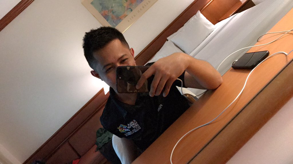 neo_fake7's tweet photo. Satu bilik satu orang.
#normah katenye... https://t.co/w5q5fGsN9Z
