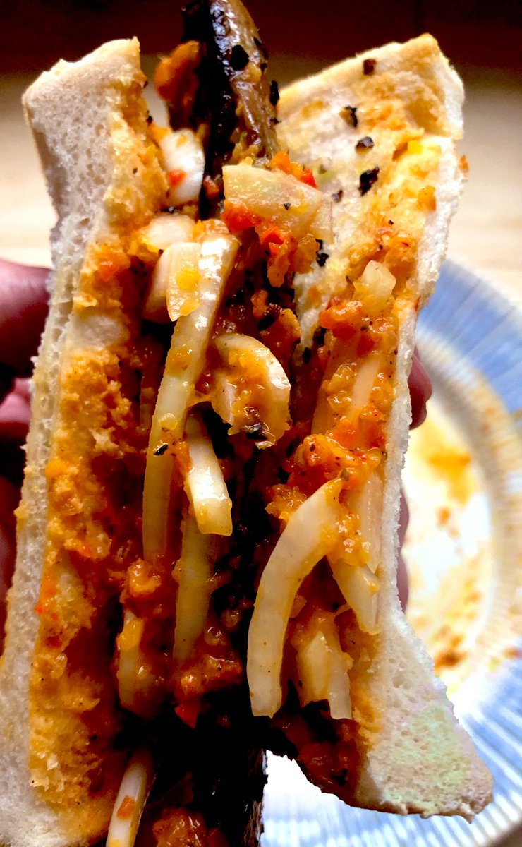 TheGaztronome's tweet photo. Was craving a #makerel #sandwich like the ones you get off the boats under #galatabridge in #istanbul so I made my own version. #salty #peppery #fish with #roasted #pepper #chilli #sauce and #pickled #onions #yes #allkindsofyes https://t.co/WCoeJvbLKP