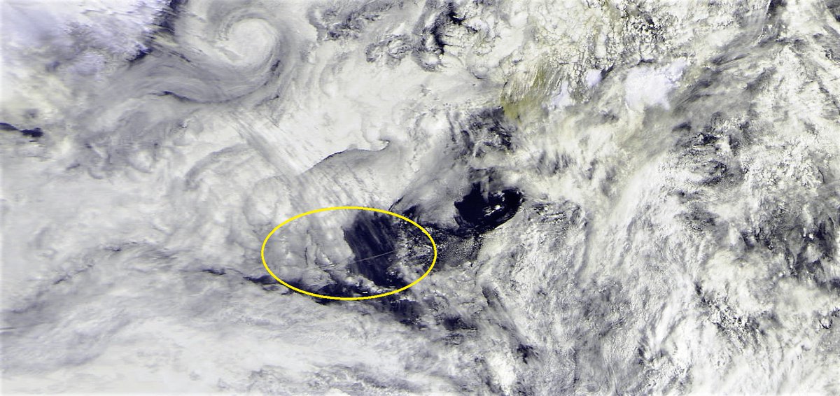 mm0ndx's tweet photo. #Contrail #spotting #LIVE ! π
@airserbia #ASL500 Belgrade to New York captured by Meteor M2 satellite 512 miles above #Iceland. π€
Using @flightradar24 to identify. https://t.co/5lRTiRqzWb