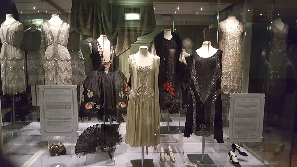 ChertseyMuseum's tweet photo. Only 3 days to go! 'The Roaring Twenties - Fashions of the Jazz Age' is now ready for 25/7 re-opening New opening hours &amp; procedures apply https://t.co/QCT0lk3Hg0  #GoodToGo #OpenforBusinessSoon #MuseumsTogether #TheRoaringTwenties https://t.co/1pyfW813Qk
