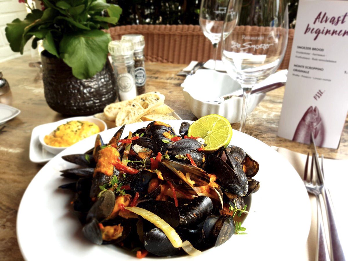 Specialiteit in De Smoezer deze weken:

Mosselen! 

Keuze uit klassieke of Spaanse bereiding. Een lekker glas sauvignon blanc erbij en uw diner is compleet.

desmoezer.nl/dinerkaart/