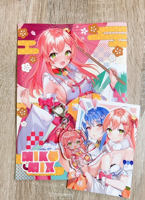 ホロクルの新刊のサンプル届いてた😊
会場はイラスト本とポスカとアクキーのセットにする予定です〜 