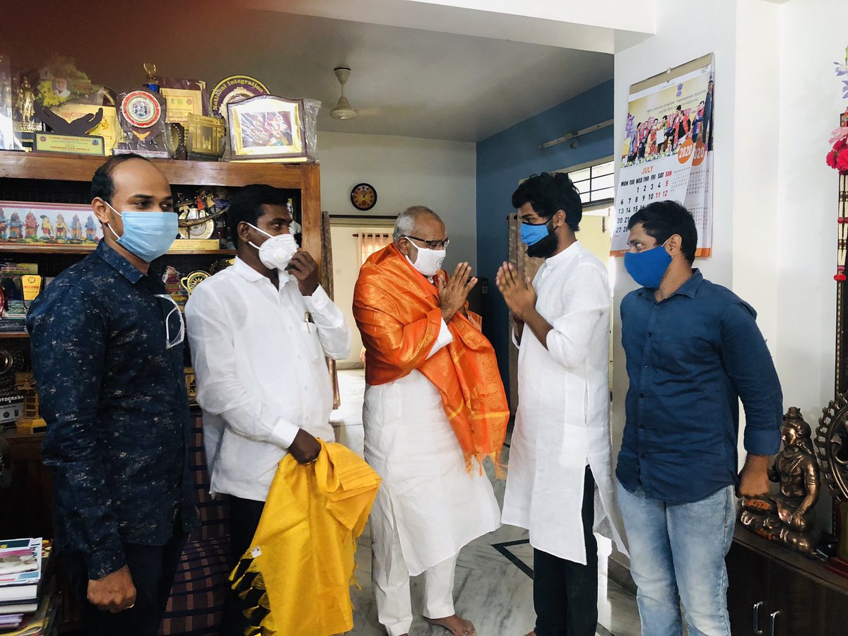 Gavinollaharish's tweet photo. Greeted Birthday Wishes to My #Boss @peralashekhar ji at his residence 
#Happy_Birthday_Boss #Shekarji.. https://t.co/SMoVET2g0p