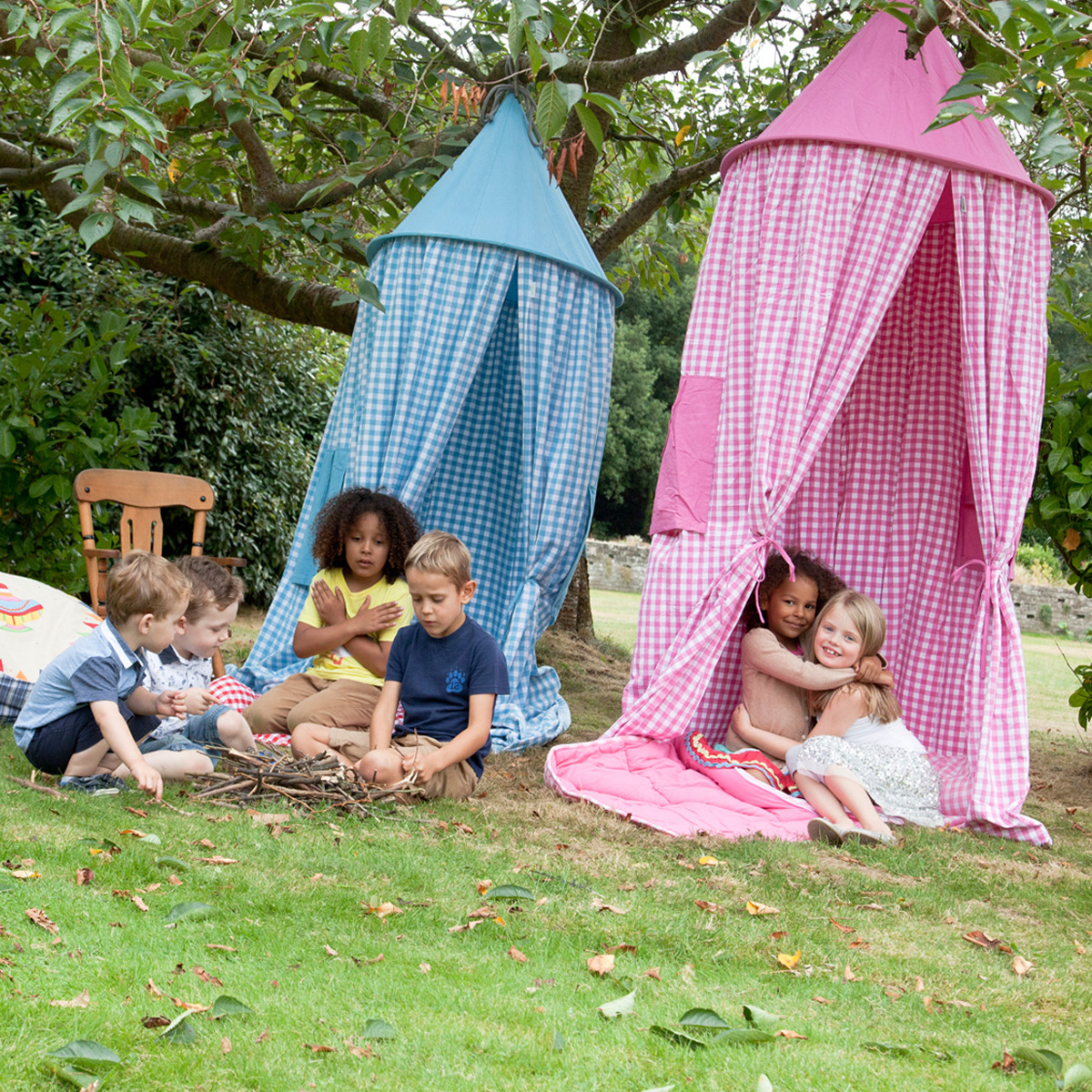WinGreenKids's tweet photo. Our stylish &amp; versatile Hanging Tents are perfect for creating a shady spot in the garden ☀️. 

And they make a great bed canopy! 

#hangingtent #bedroom #garden #canopy #mywingreen 

https://t.co/lyPENGVRVD https://t.co/zp4ulj8Zzx