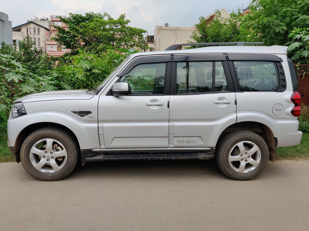 Sanchit89025056's tweet photo. Massive difference in color as compared to what is shown on @MahindraScorpio official website. We feel cheated by such a big group who is not being transparent to it's own customers. 
#STOPCHEATINGCUSTOMERS
@anandmahindra
We want a response on this at the earliest. https://t.co/jmFch4d6Cc