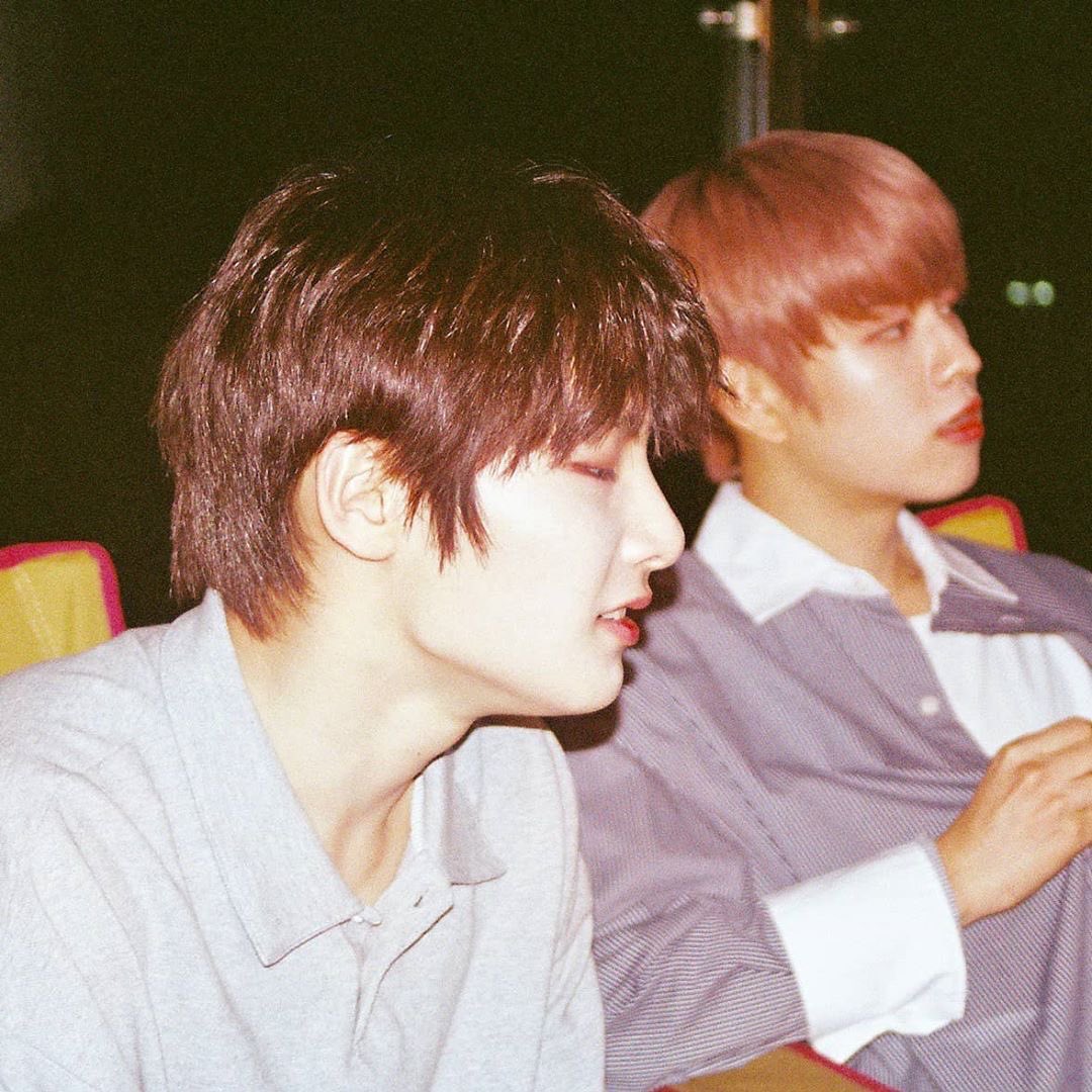 StrayKidsGlobal's tweet photo. [200722 IG UPDATE]

Trans:
“ah cute
#hyuncam #Sadly #Our #Stay #CouldntSee #TheSmallPresent #ForThem #Start”

🔗: https://t.co/zU9OJwxxYR

@Stray_Kids #StrayKids #스트레이키즈 https://t.co/Q8aiP5MGmP