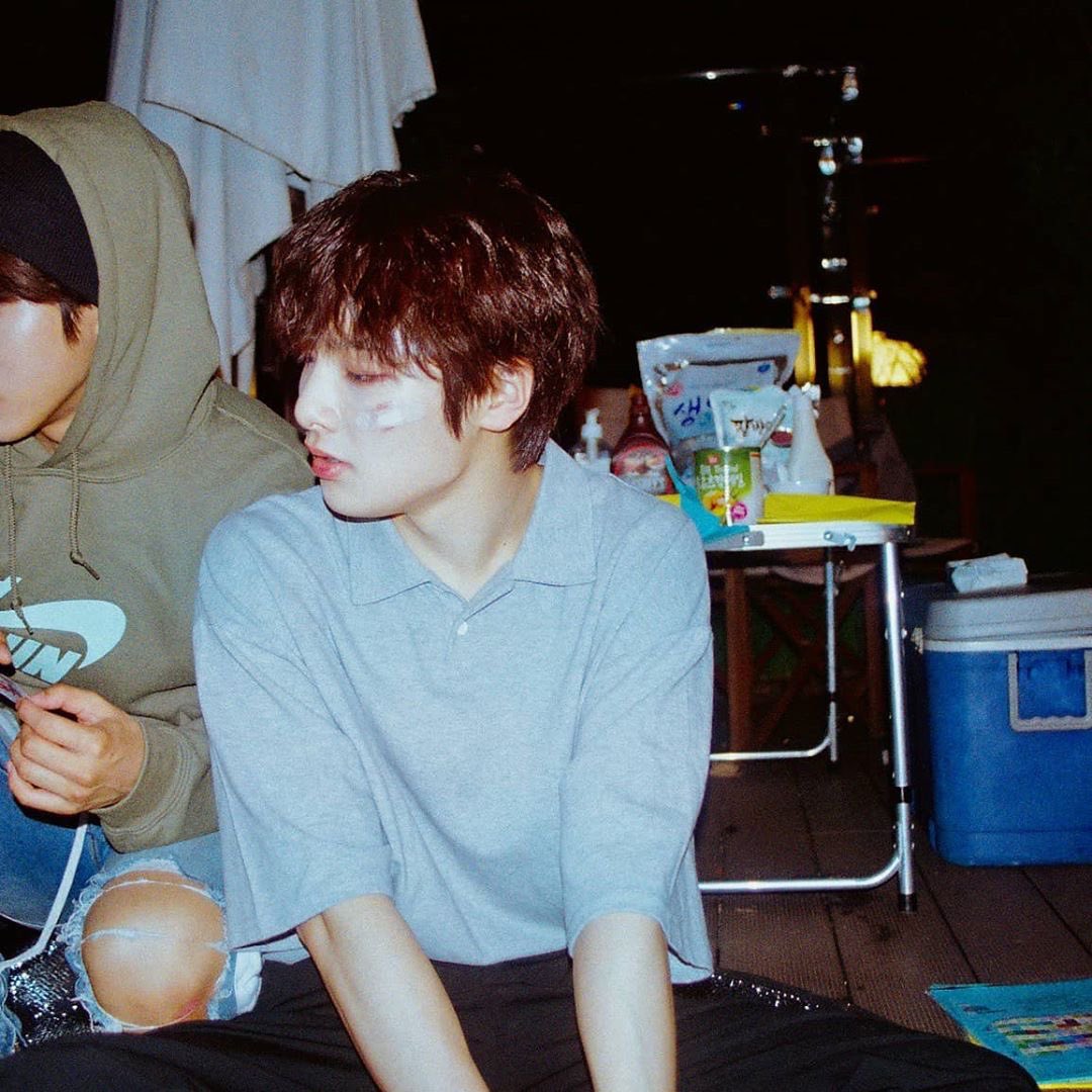 StrayKidsGlobal's tweet photo. [200722 IG UPDATE]

Trans:
“ah cute
#hyuncam #Sadly #Our #Stay #CouldntSee #TheSmallPresent #ForThem #Start”

🔗: https://t.co/zU9OJwxxYR

@Stray_Kids #StrayKids #스트레이키즈 https://t.co/Q8aiP5MGmP