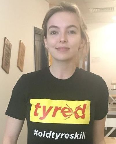 Jodie Comer helping to raise awareness for the Tyred campaign #jodiecomer #oldtyreskill @tyreduk
