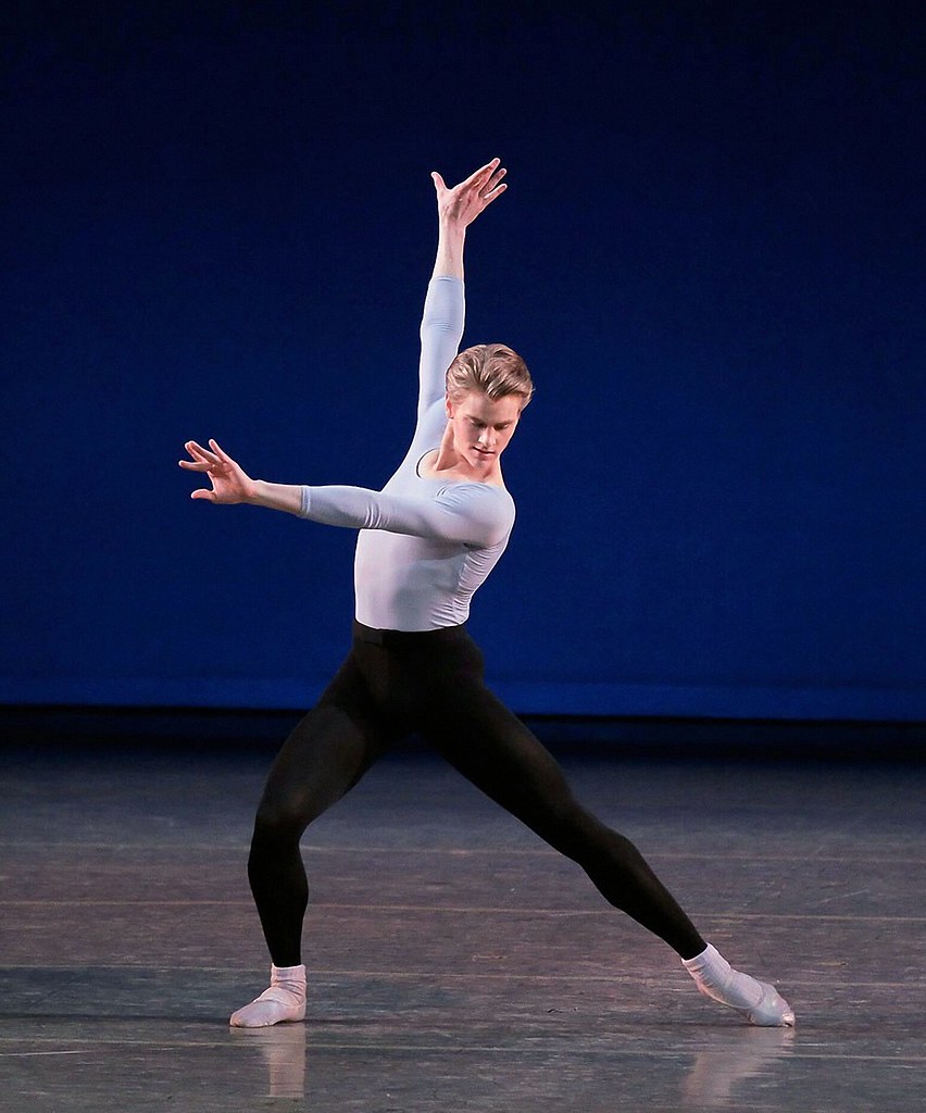 JEO6591's tweet photo. #BalletFascination #Ballet #BalletDancer #ChaseFinlay @NYCBallet https://t.co/AWgdPwQeqP