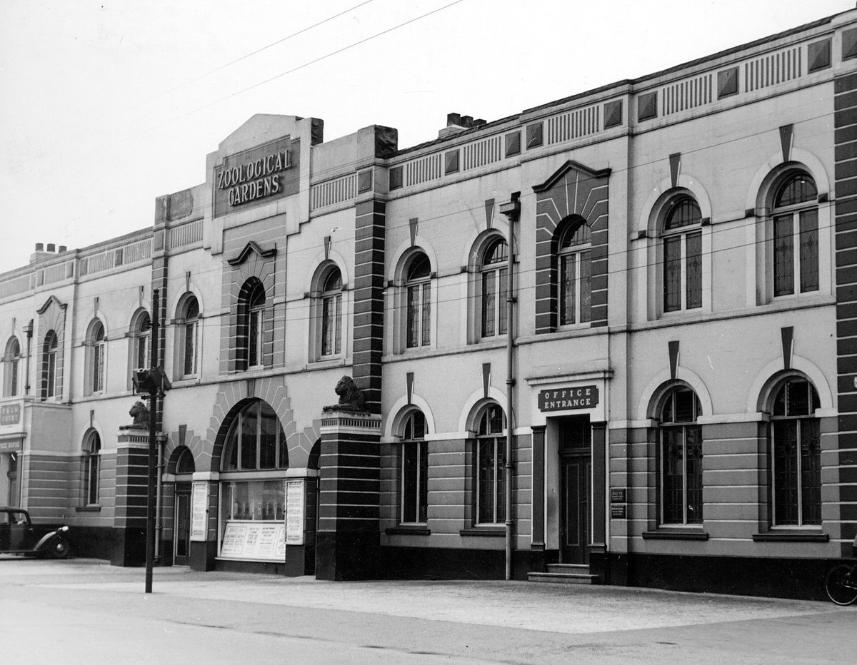 ManCityCouncil's tweet photo. We β€οΈ @archivesplus
They are publishing a Memory Boxes series - highlights from the city's photographic collections πΈ
Explore the history of Manchester neighbourhoods ποΈ
Or share your stories, photographs or memories using #ArchivesPlusMemorybox
https://t.co/nYHQioB3Qd https://t.co/GugkEJXkn3