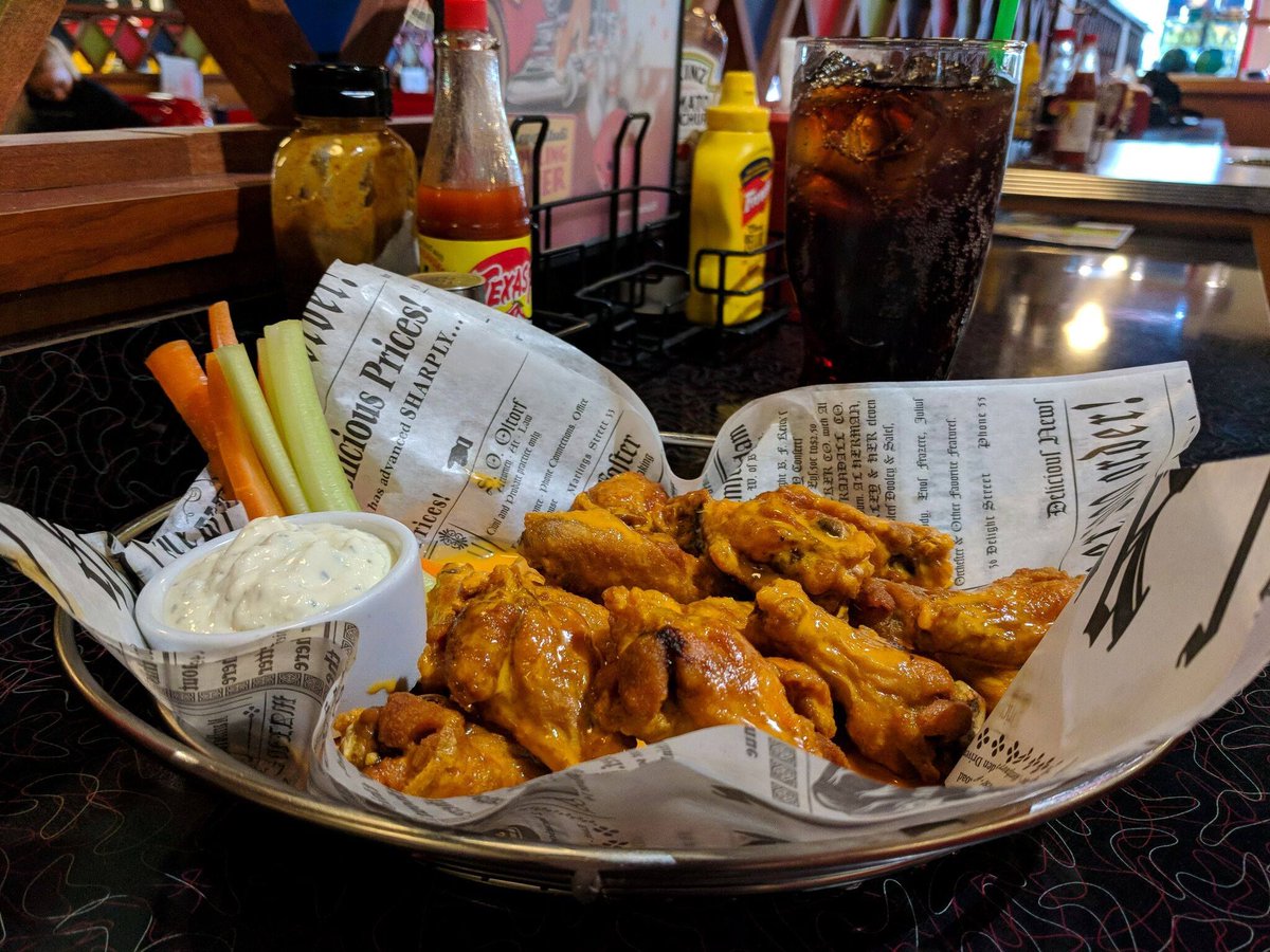 RevoGolf's tweet photo. Tervetuloa syömään ennen tai jälkeen kierrosta! ⛳️ 🔥 😋

Bowling Diner - Ravintolat - Revontuli https://t.co/5XzJMD30Zk

#RevontuliFI #Ravintola #RevontuliGolf #Golfari #Keilaus https://t.co/6hdqunetPM