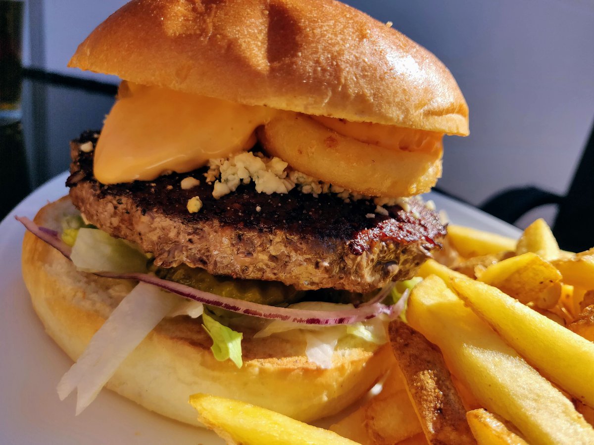 Tervetuloa syömään ennen tai jälkeen kierrosta! ⛳️ 🔥 😋

Bowling Diner - Ravintolat - Revontuli bit.ly/2COFL5t

#RevontuliFI #Ravintola #RevontuliGolf #Golfari #Keilaus